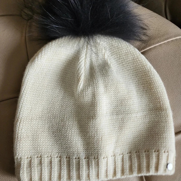 ⚡HOST PICK⚡ Ookpik Knitted Hat Beanie Raccoon Removable Pompom Winter Ivory one - Picture 2 of 4